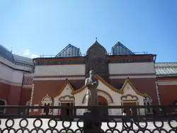 Главный вход в Третьяковскую галерею