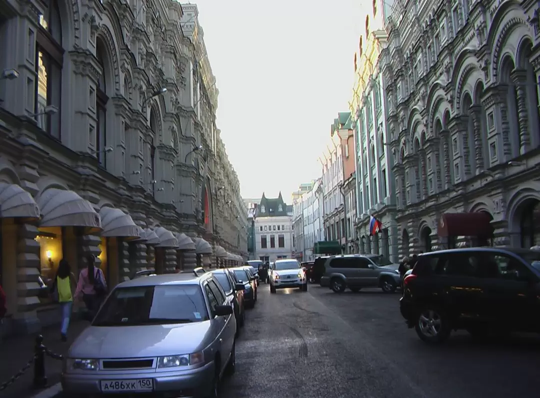 Ветошный переулок в Москве, расположенный рядом с ГУМом