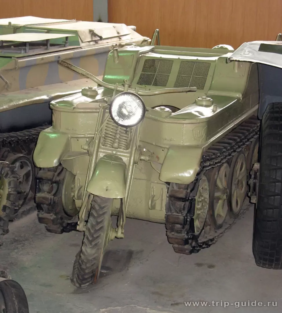Танковый музей в Кубинке, легкий полугусеничный транспортер НК-101