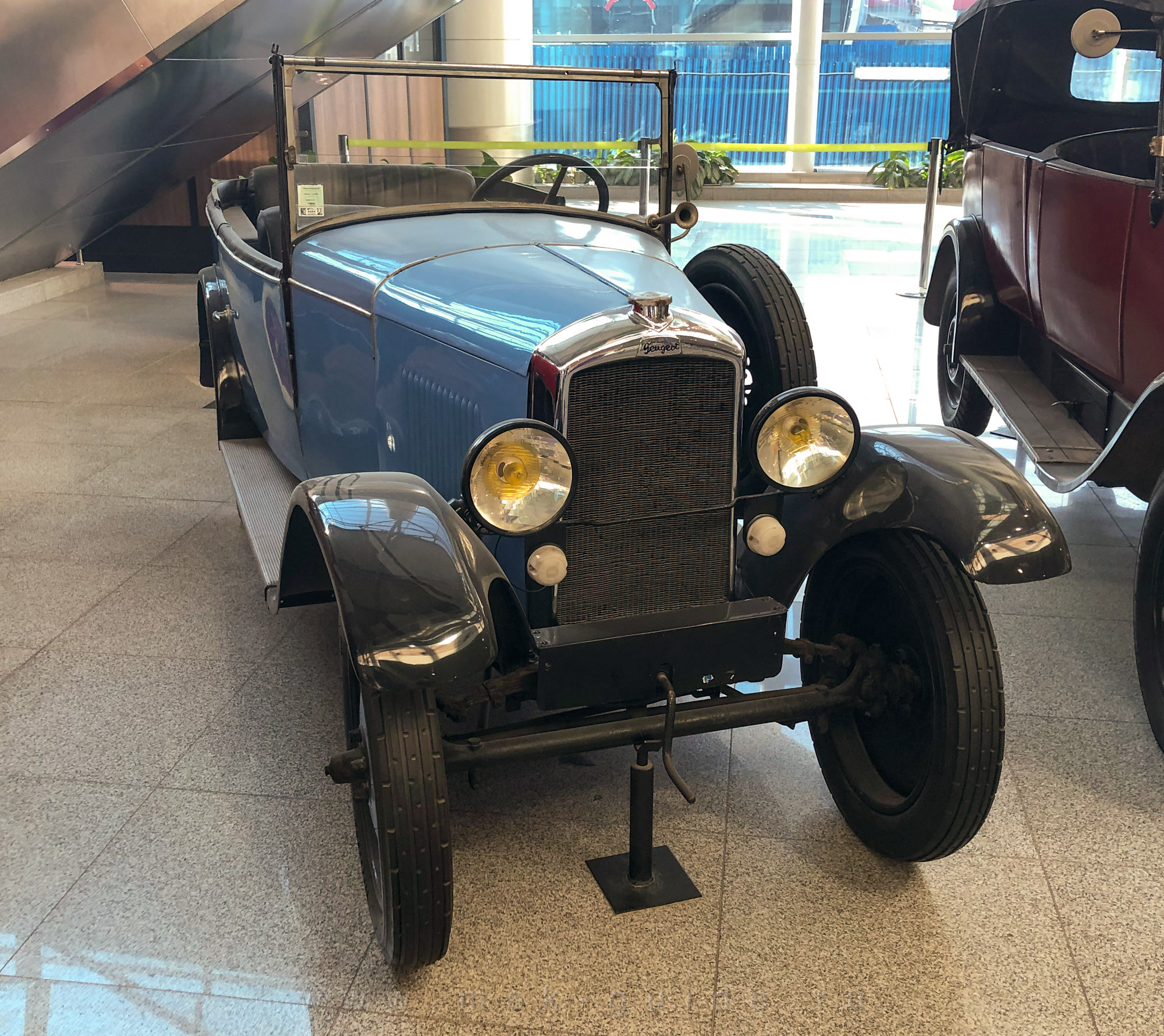 Автомобиль Peugeot 172R — выставка ретро-автомобилей