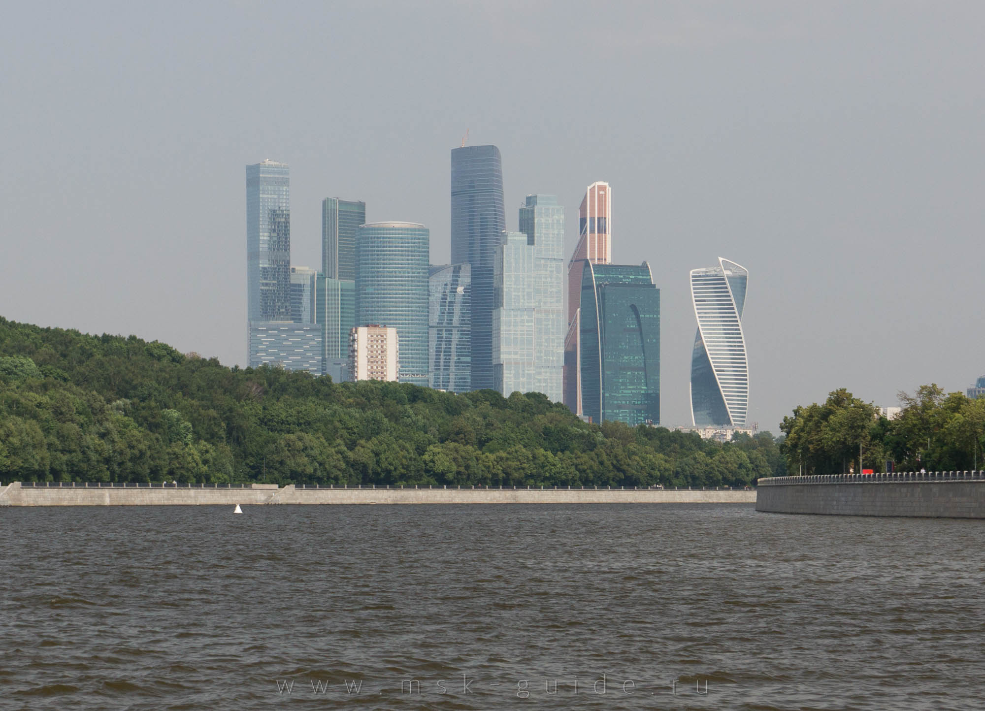Фото Москва-Сити во время речной прогулки