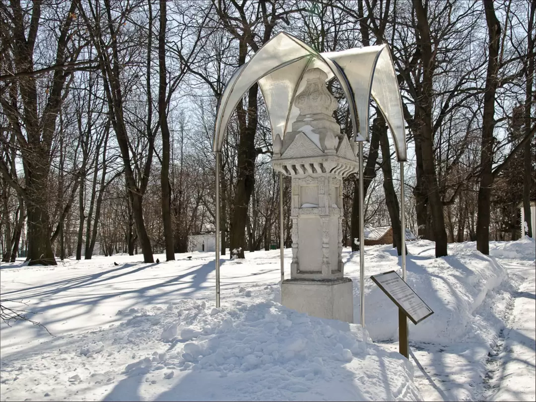 Памятник освобождению от крепостного права в парке Коломенское
