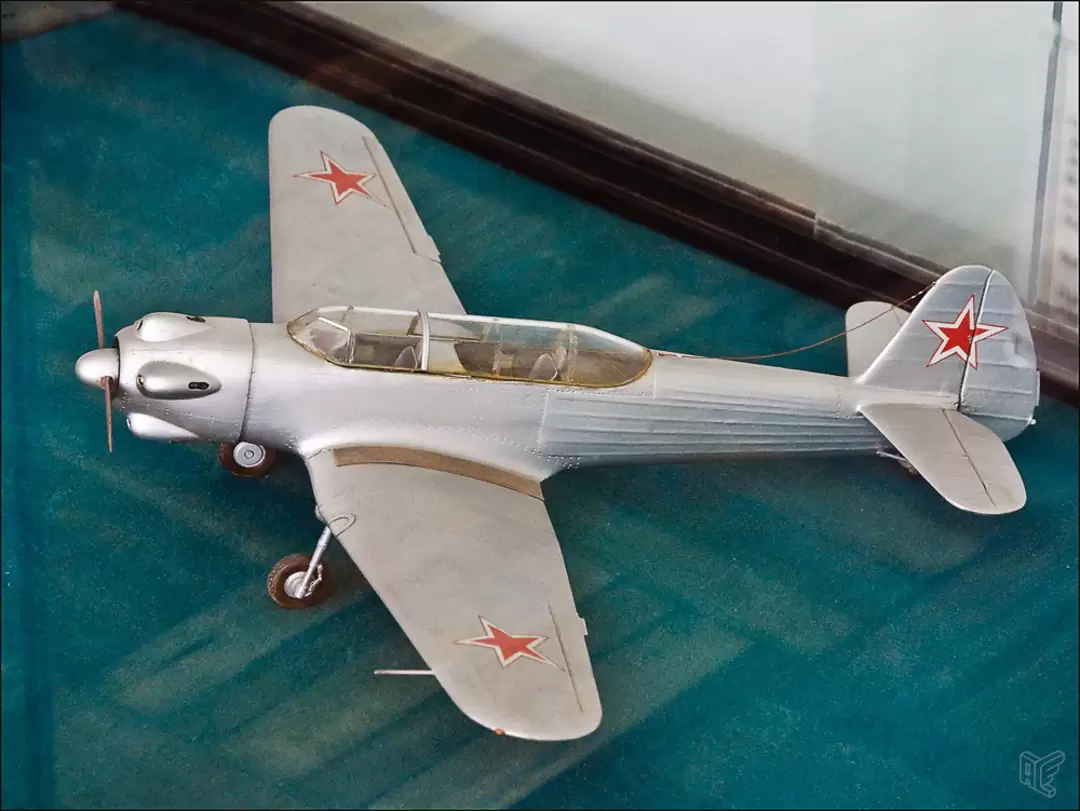 Центральный дом авиации и космонавтики, Як-18
