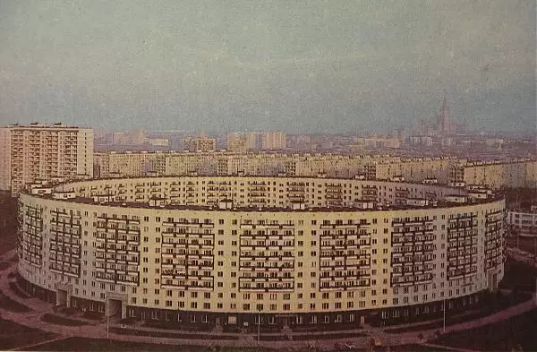 Дом-кольцо, ул. Нежинская, 13