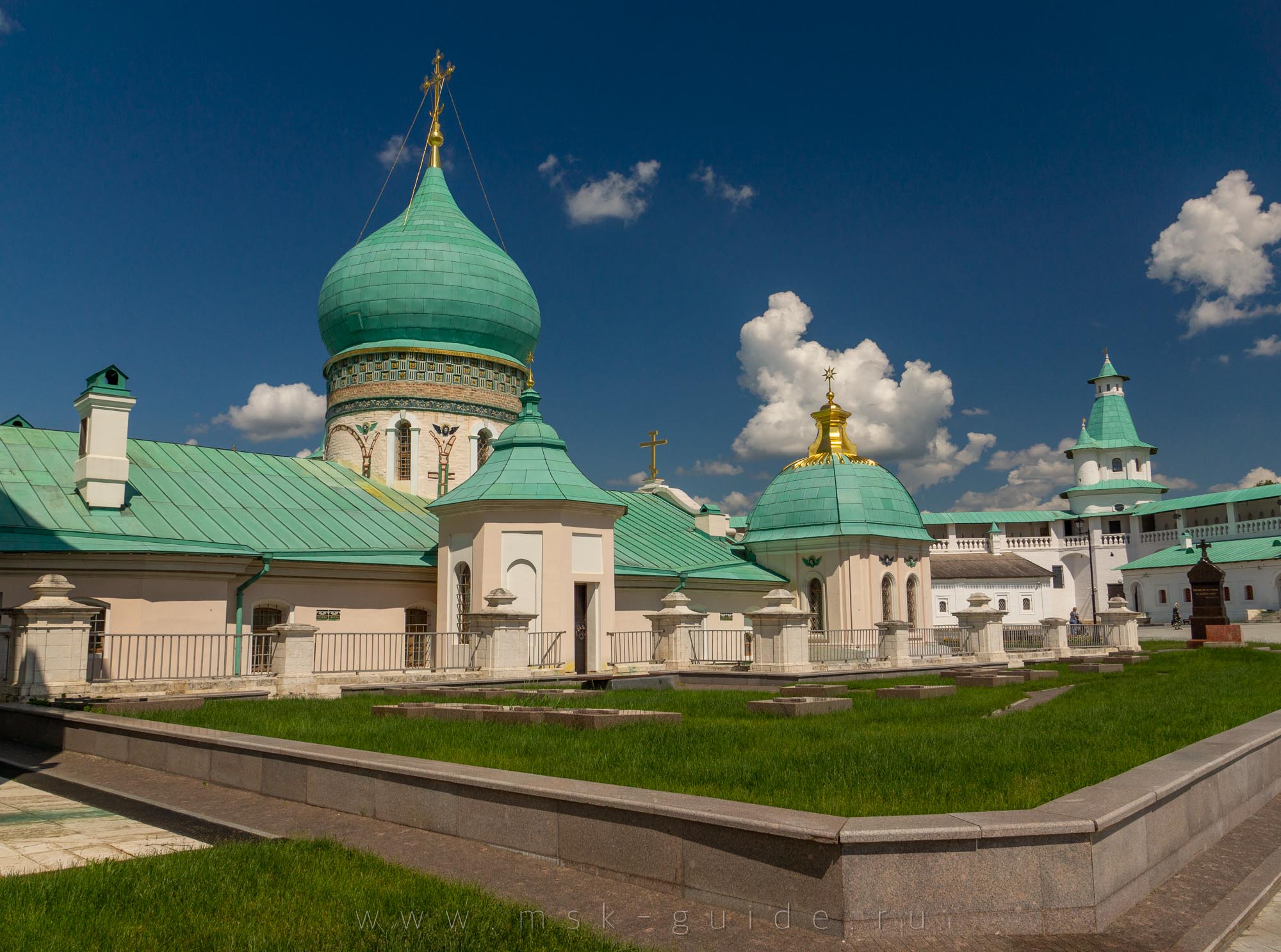 Некрополь и церковь Константина и Елены