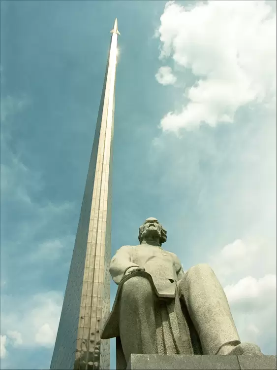 Музей космонавтики, памятник основоположнику космонавтики К.Э. Циолковскому