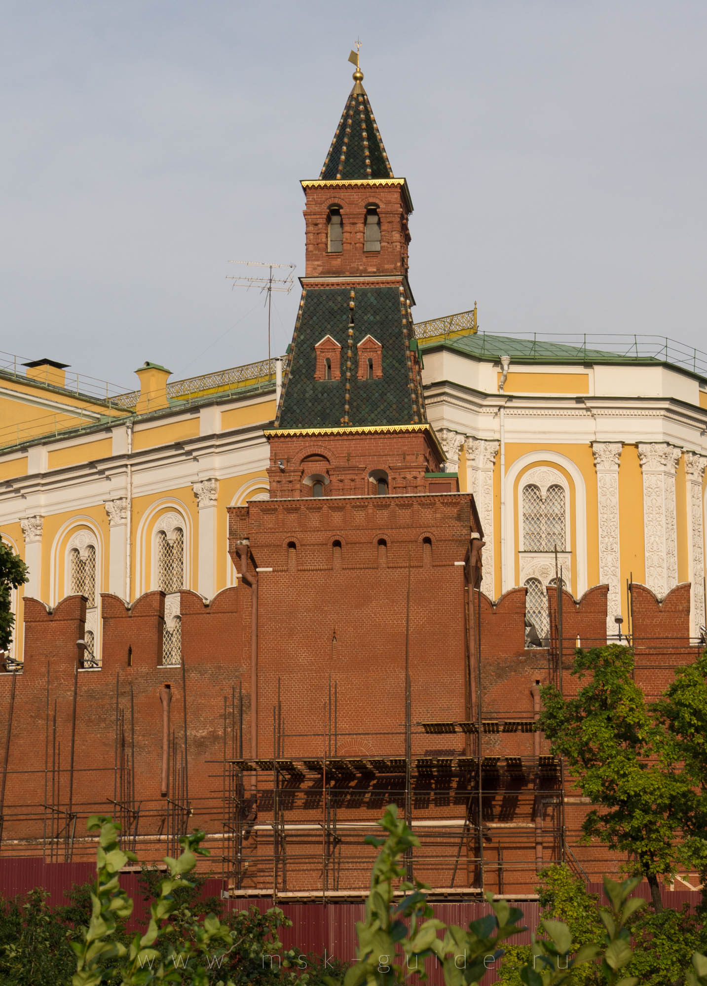 Оружейная башня Московского Кремля