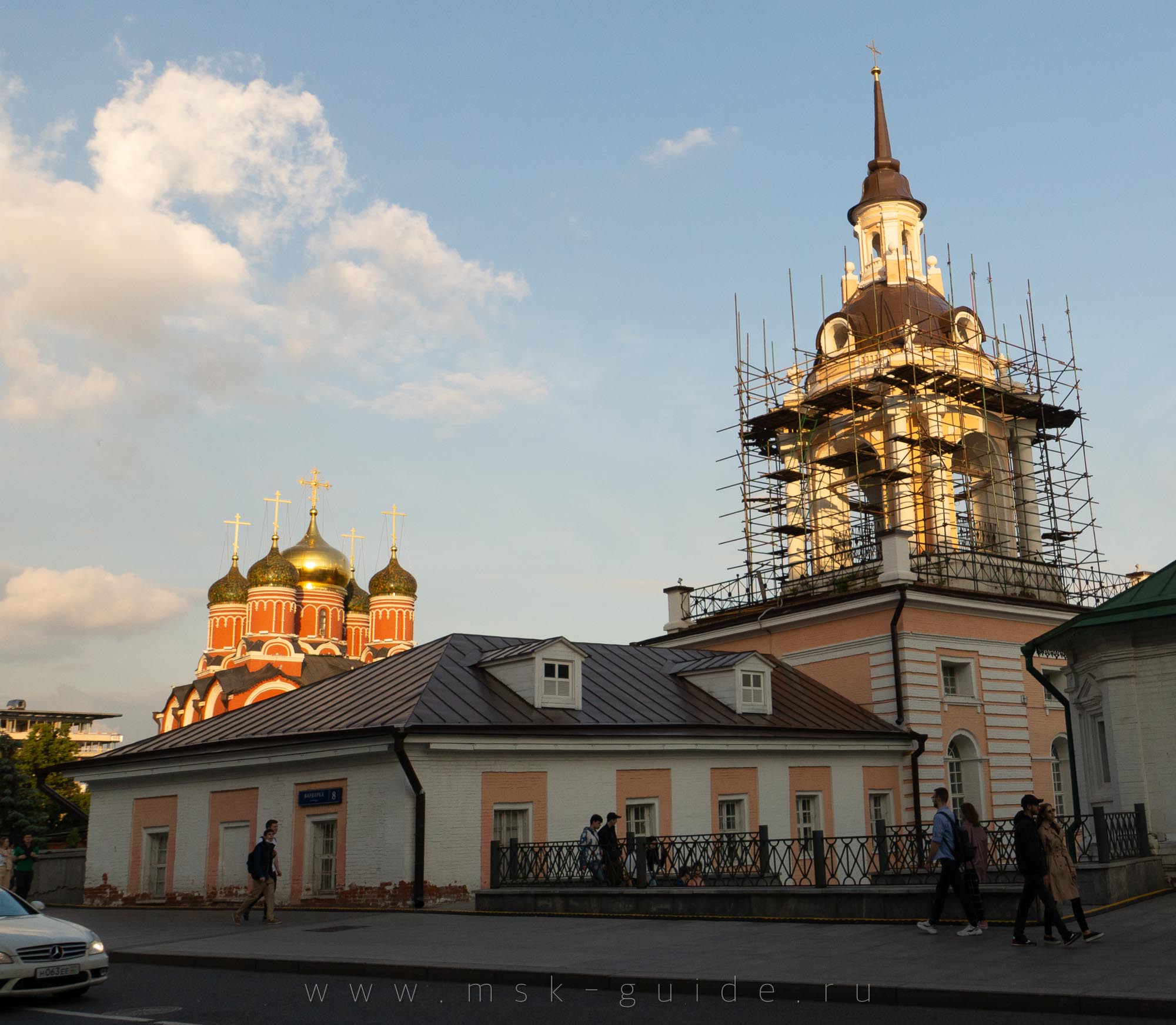 Колокольня и корпус келий Знаменского монастыря