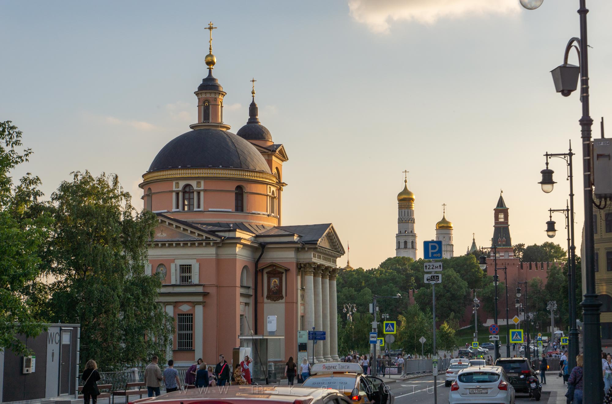 Вид на Кремль с улицы Варварка