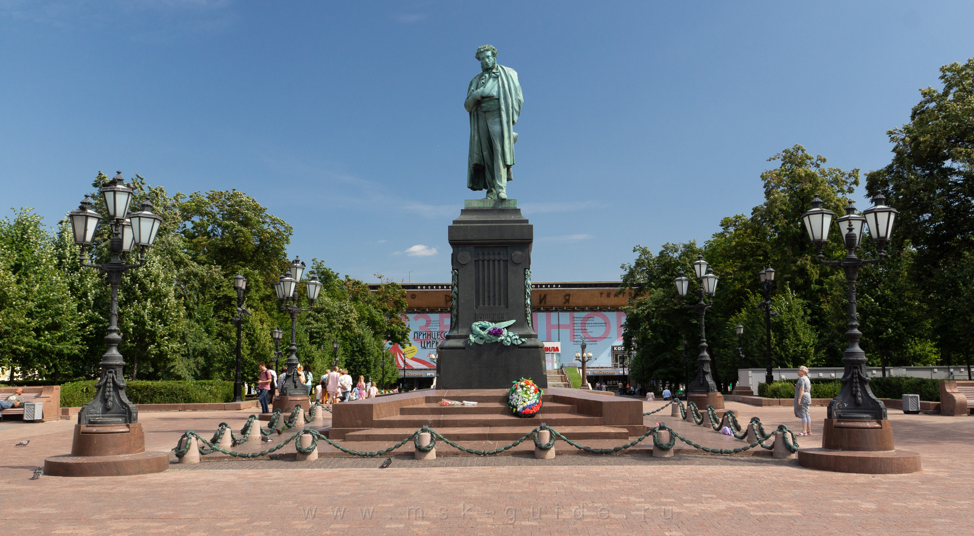 Памятник Пушкину