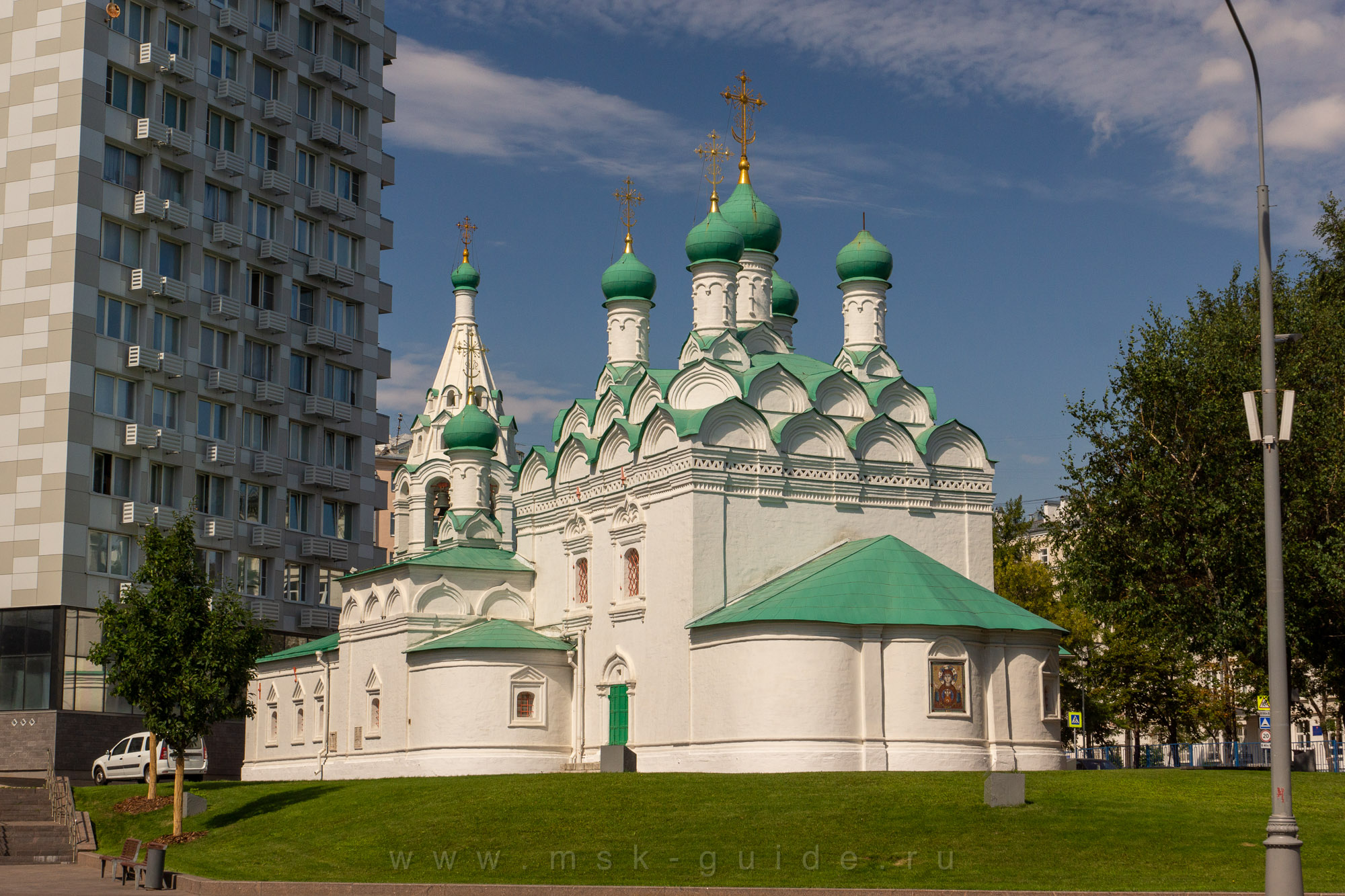 Улица Новый Арбат, церковь Симеона Столпника