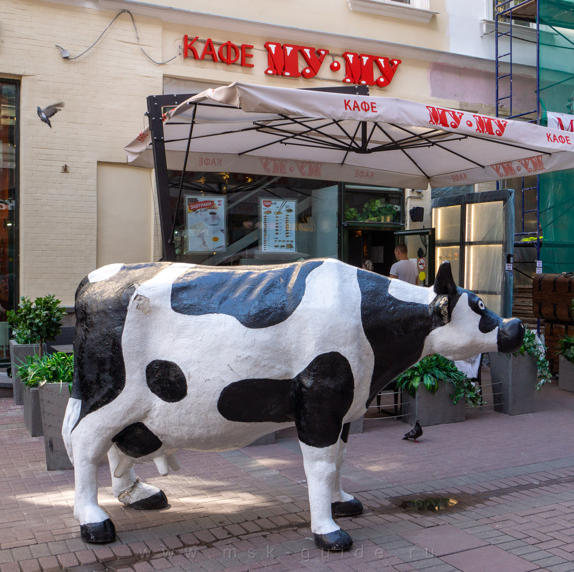 Кафе «Му-Му» на Старом Арбате, корова