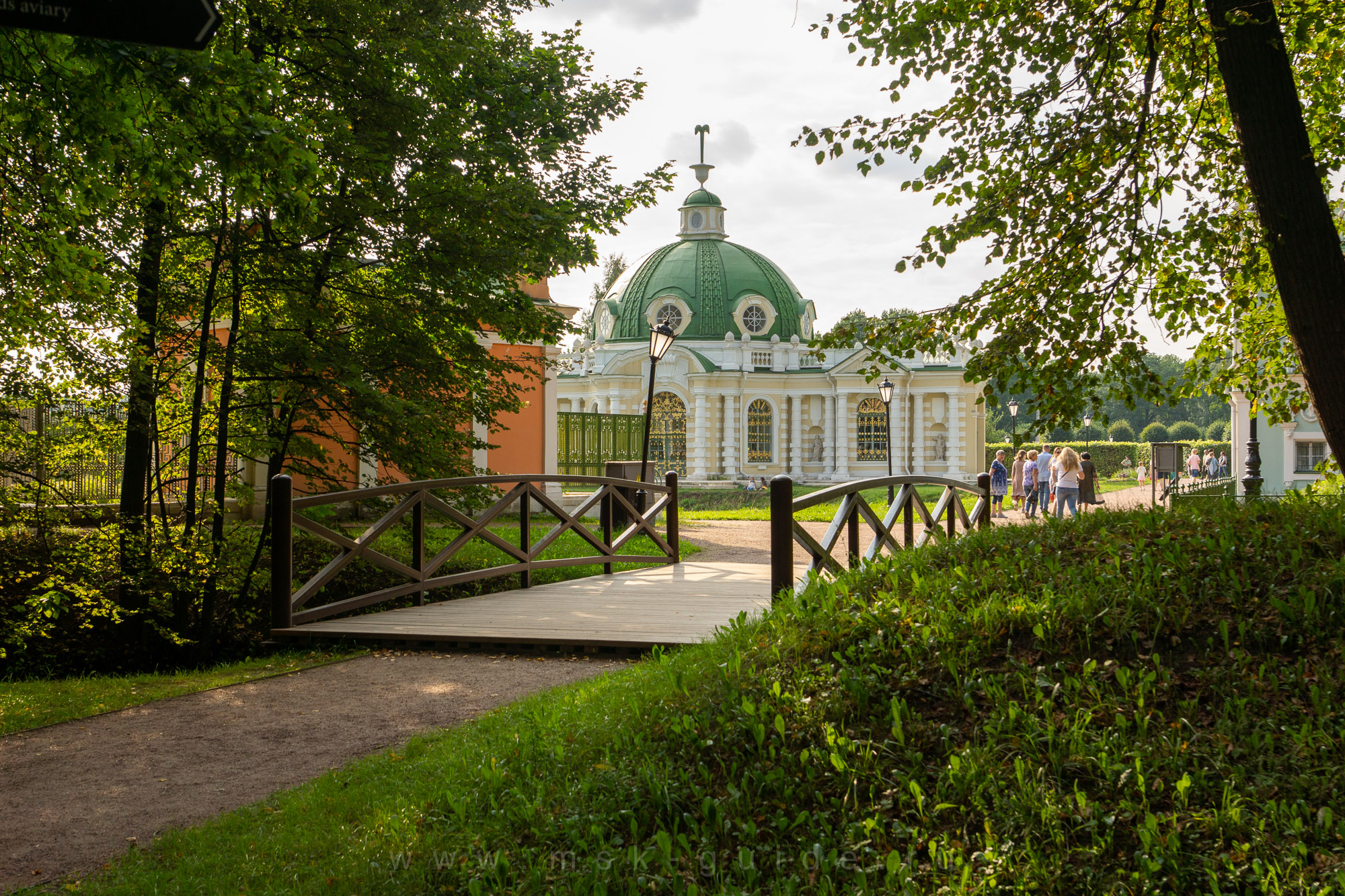 Усадьба Кусково, мостик через канал