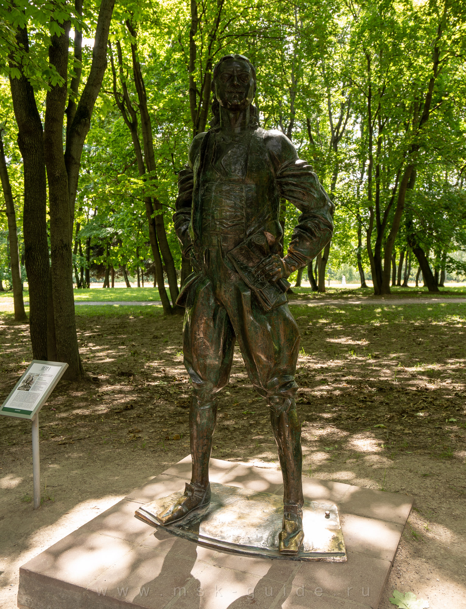 Памятник Петру I в Коломенском