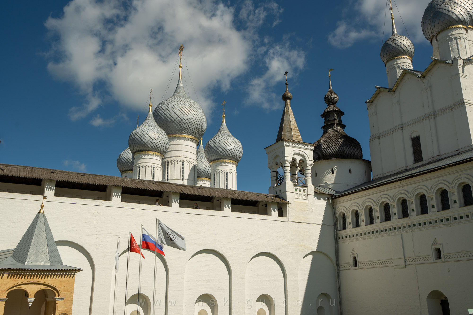 Крепостная стена с колокольней