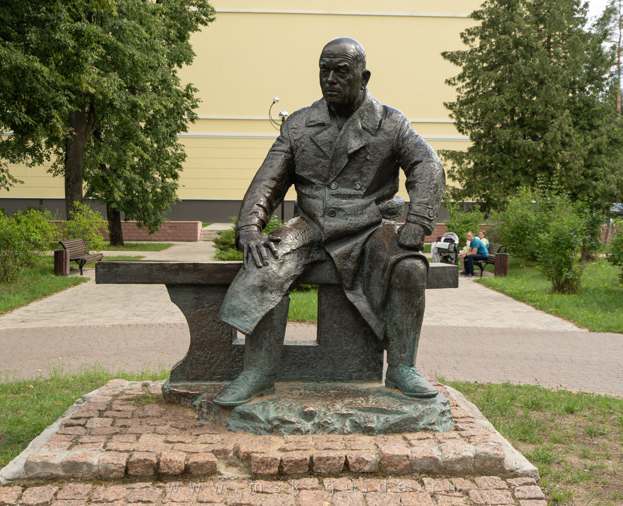 Памятник М.Г. Мещерякову в Дубне