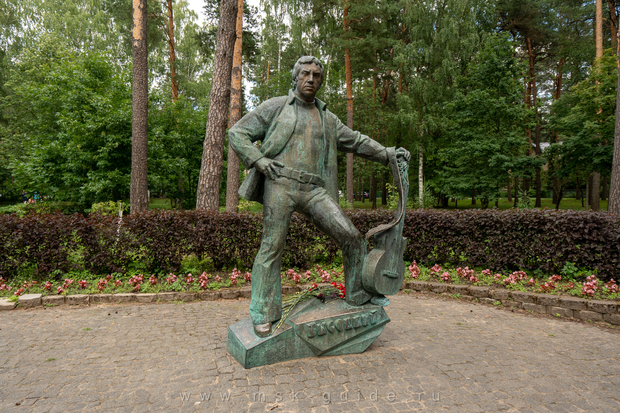 Памятник Высоцкому в Дубне