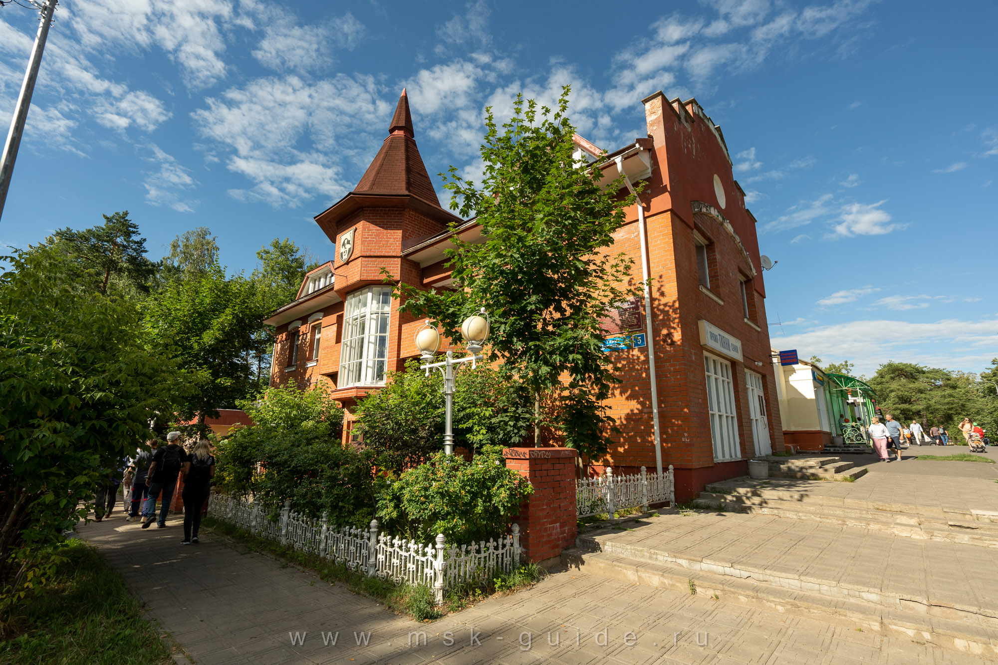 Офисно-торговое здание в Дубне