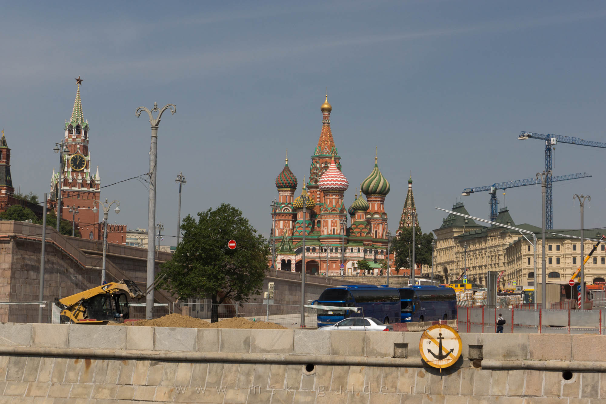 Вид на храм Василия Блаженного с Москва реки