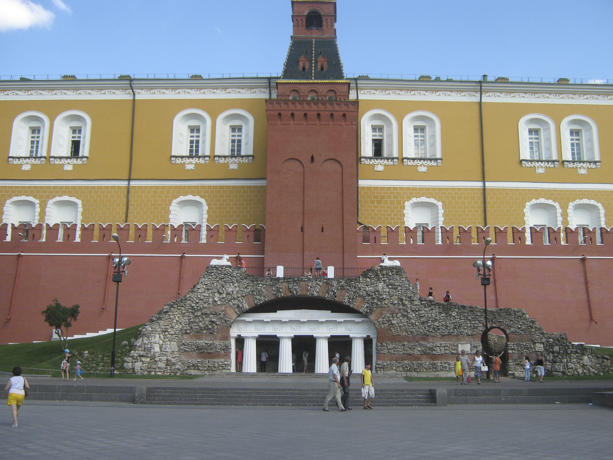 Александровский сад в Москве, грот