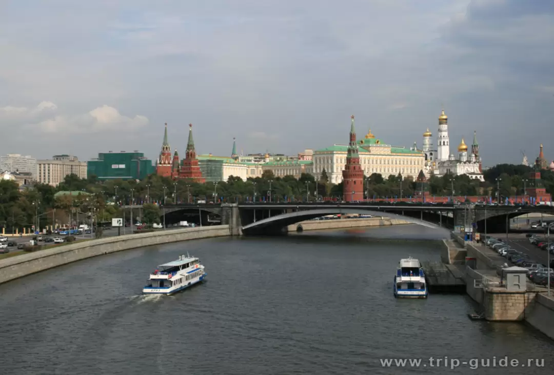 Патриарший мост, вид на кремль