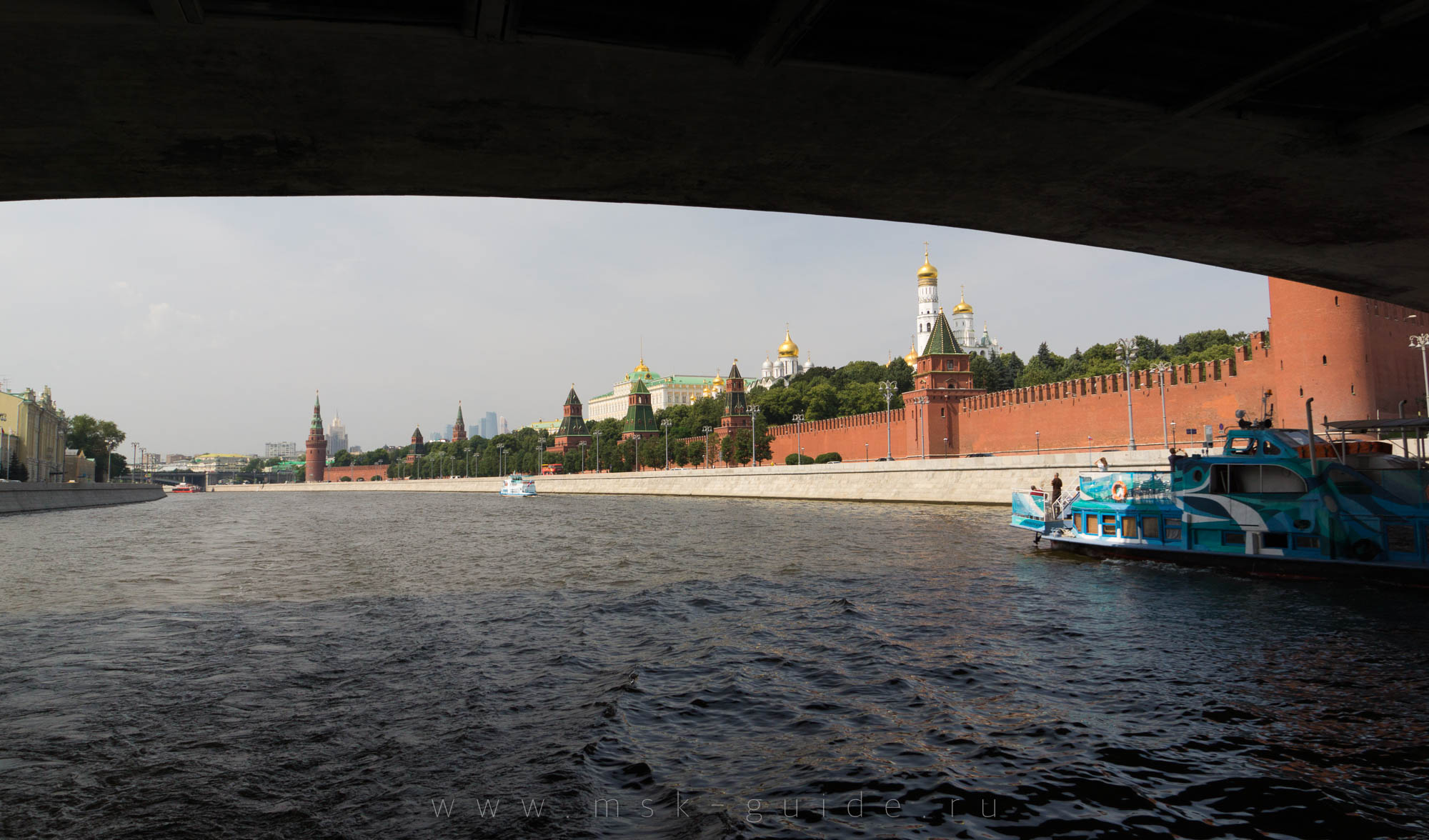 Под Большим Москворецким мостом 