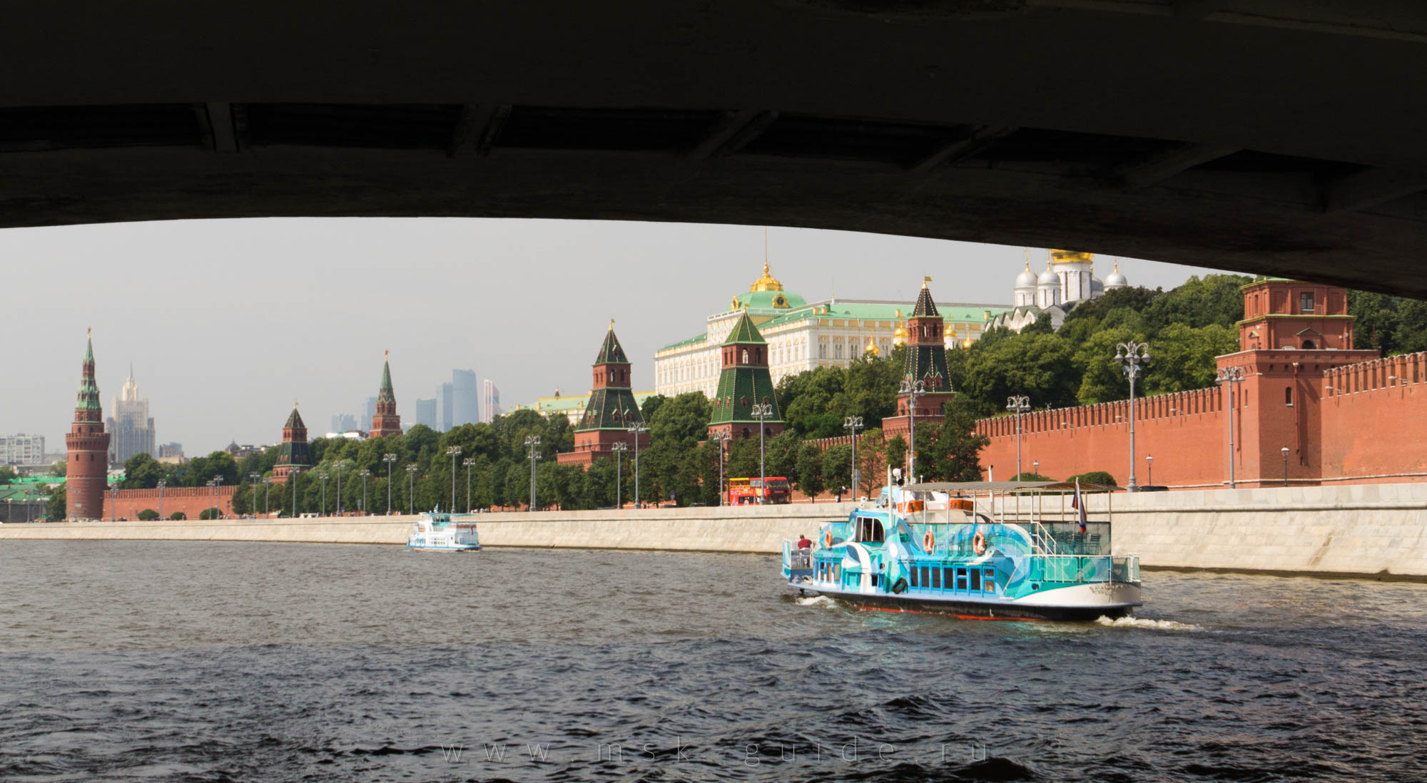 Под Большим Москворецким мостом 