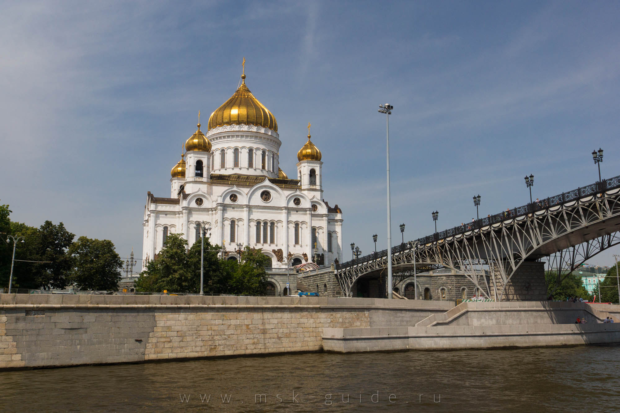 Храм Христа Спасителя и пешеходный Патриарший мост
