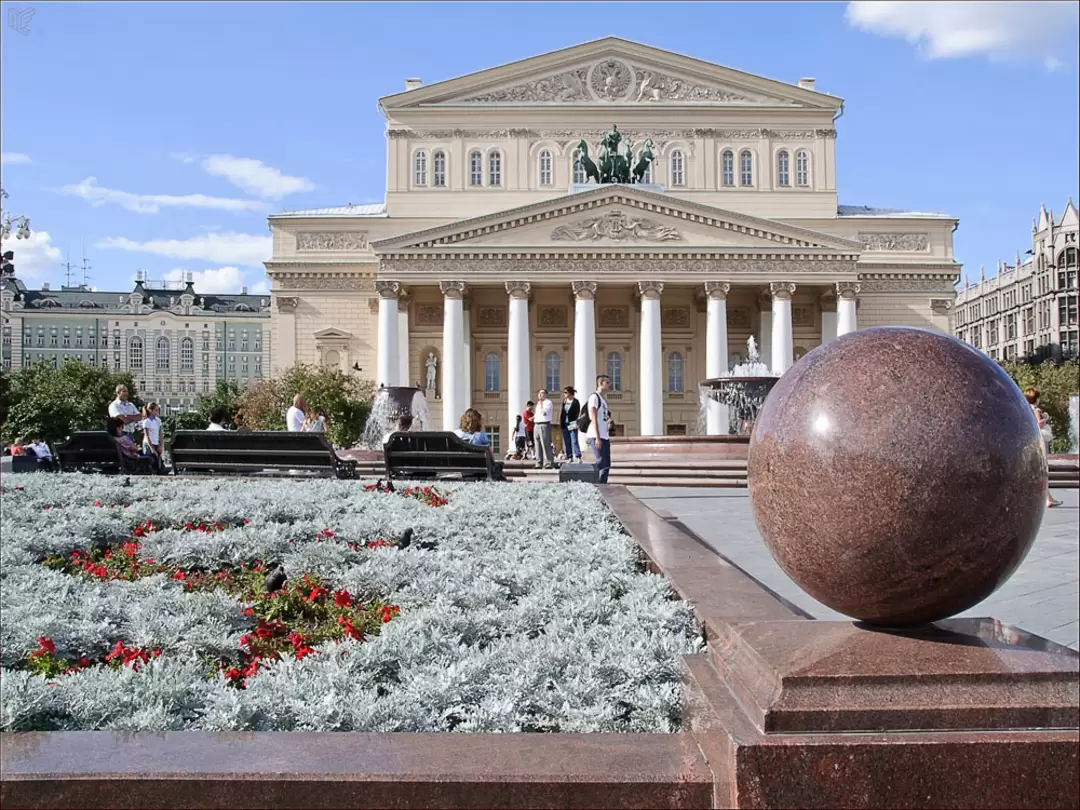Большой театр в Москве, шар