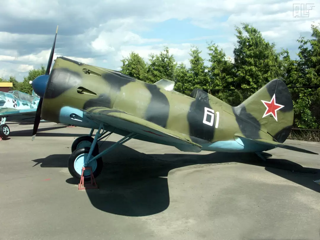 Истребитель И-16