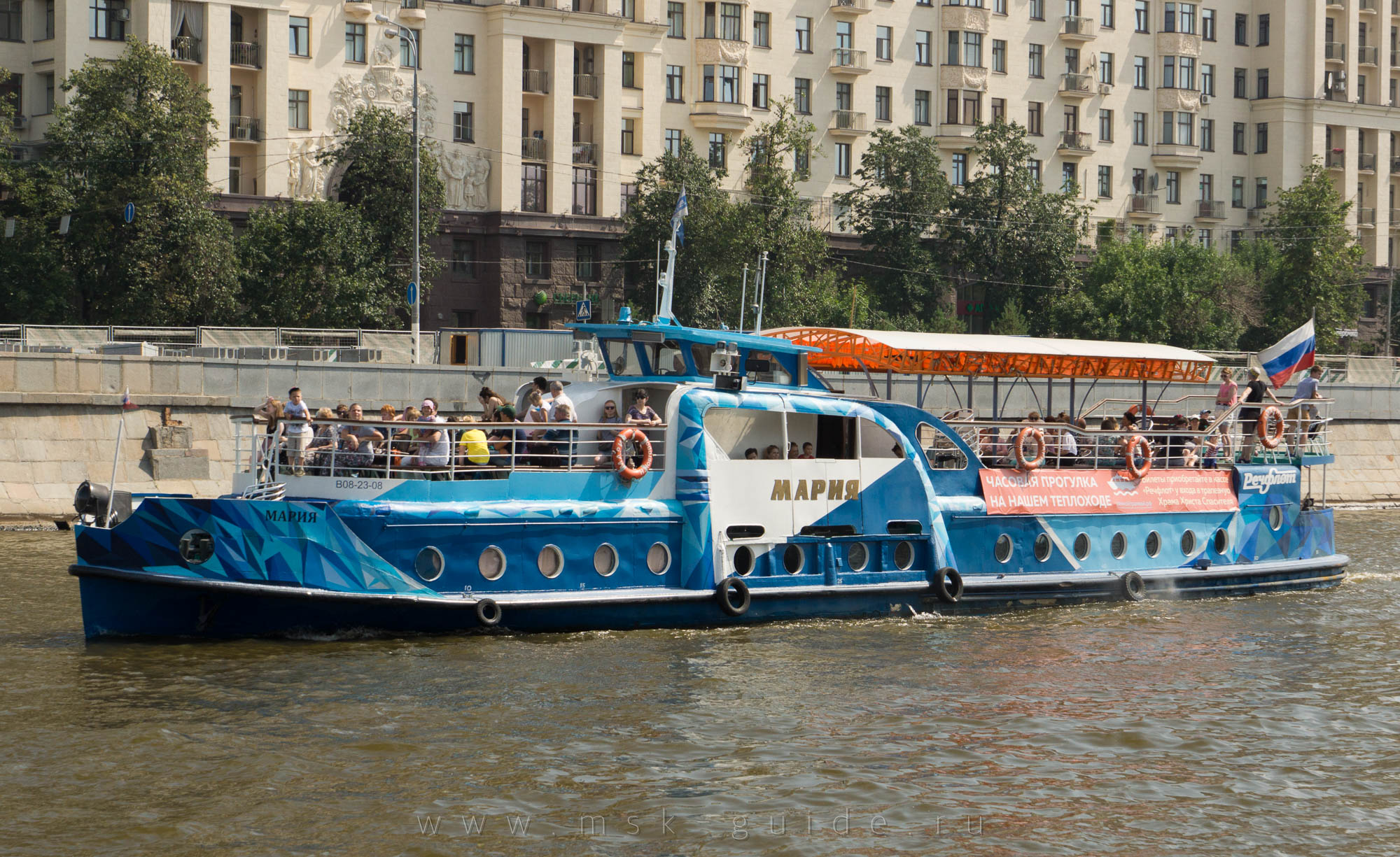 Теплоход «Мария» типа «Москвич» совершает прогуки по Москве-реке