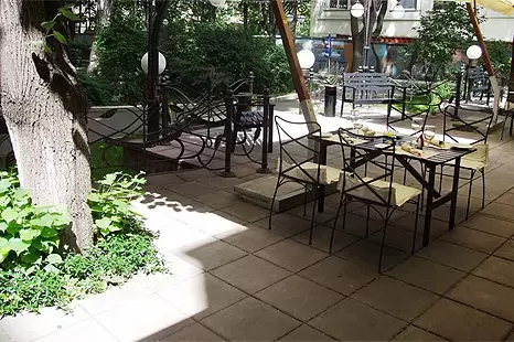 Веранда в гостинице Арбат в Москве