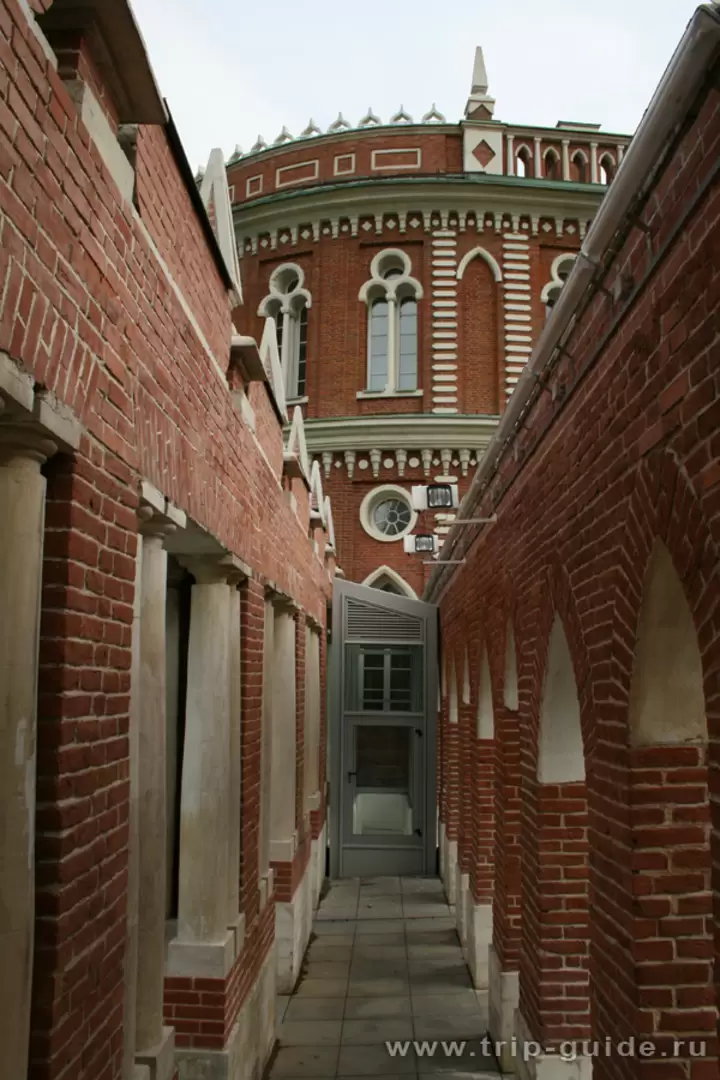 Каменная галерея в Царицыно