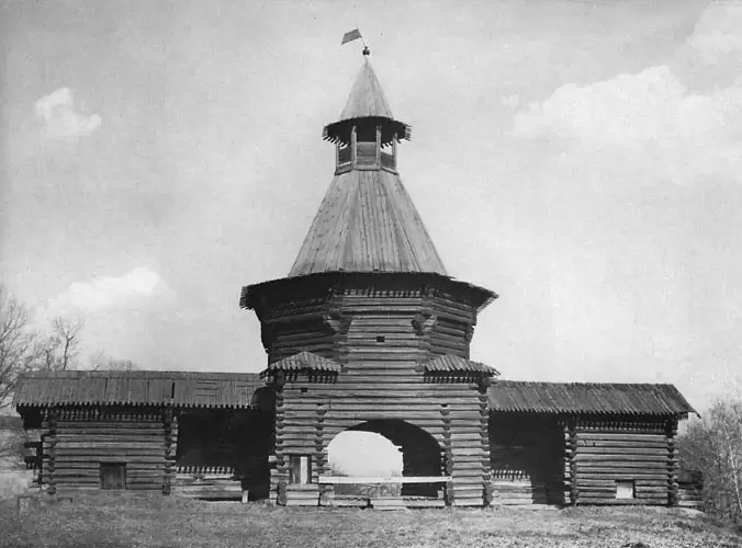 Москва, Коломенское, Надвратная башня ограды Николо-Карельского монастыря. 1691-1692