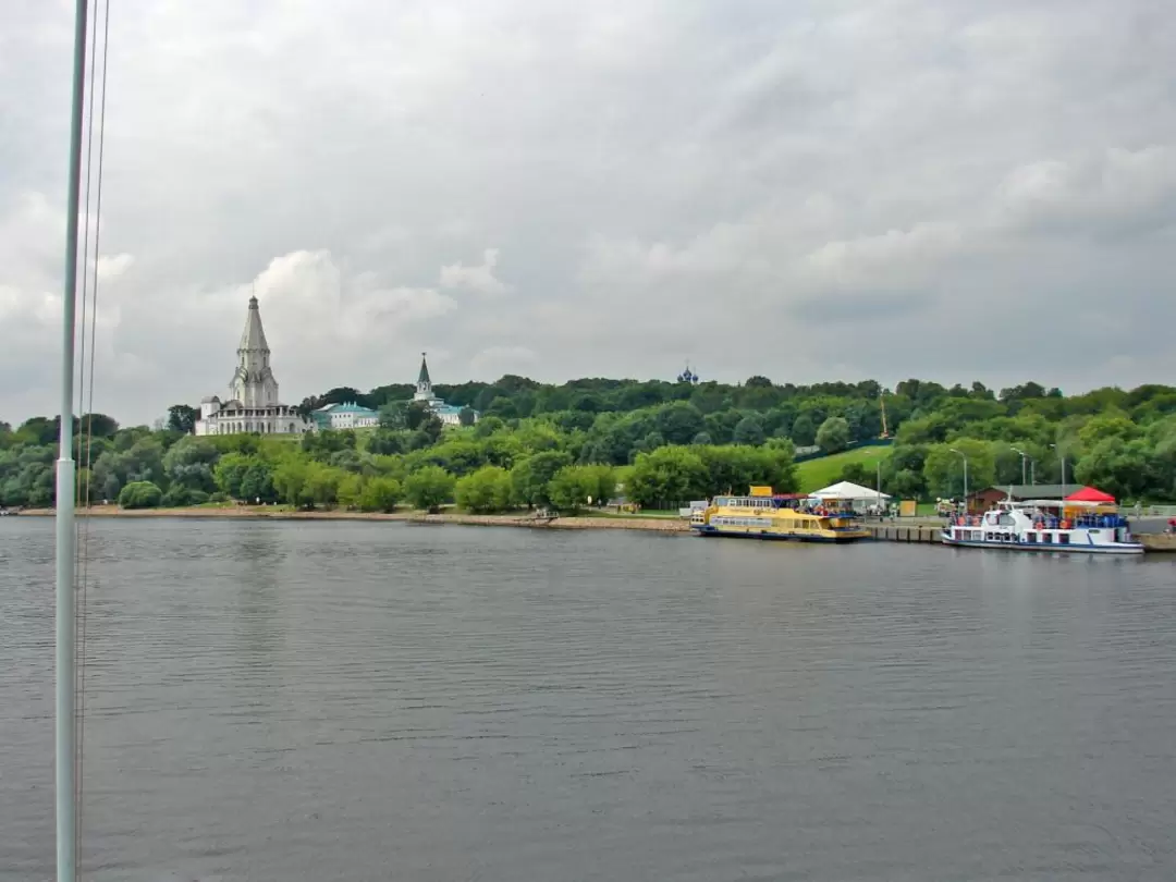 Усадьба Коломенское - вид с Москвы реки